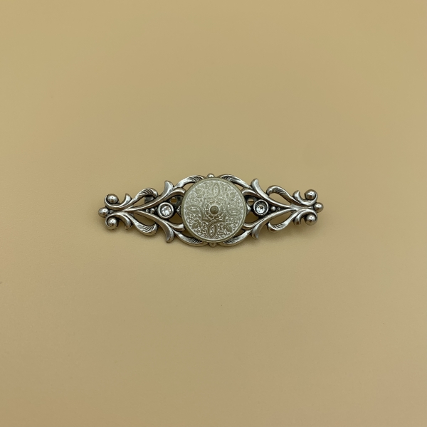 Anstecknadel "3" Detail